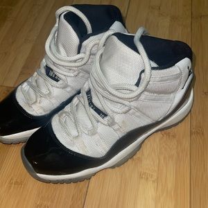Jordan’s size 5Y only worn twice .